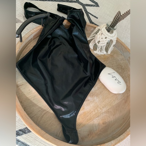 Seduction wet/leather look body suit - Picture 8 of 8